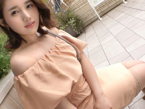 【人妻の淫らな誘惑】 熟れたボディが疼いて…欲求不満な人妻が若い肉棒で乱れる! ねっとりとした愛液が絡みつく濃厚プレイ!