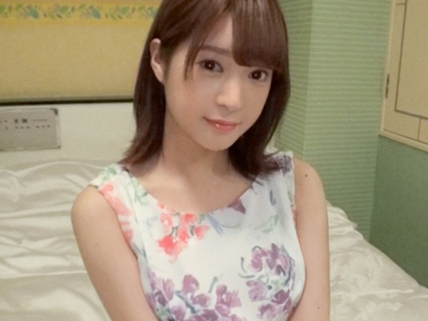 【キュートなお姉さんと生ハメ♡】 ガーリーな服の下はエロいカラダ！ ベロチューで感じて生チ○ポ挿入、顔射フィニッシュ！