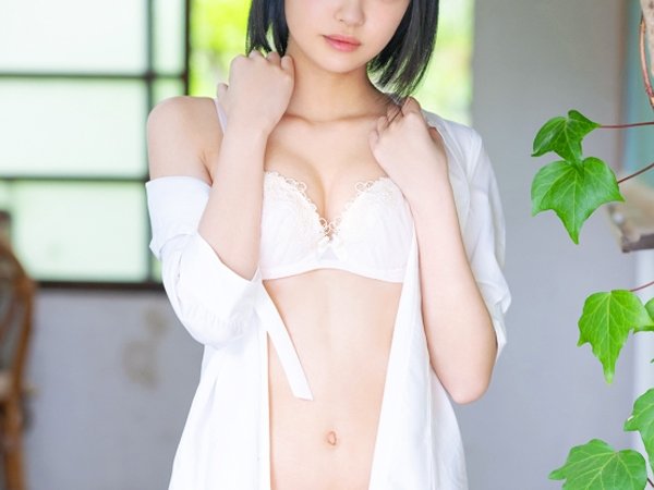 【スレンダー美少女のご奉仕】『私が気持ちよくしてあげる♡』色白美少女が濃厚フェラでチンポをトロットロに！騎乗位で腰を振りまくり、男を昇天させるエロテクに悶絶必至！♥