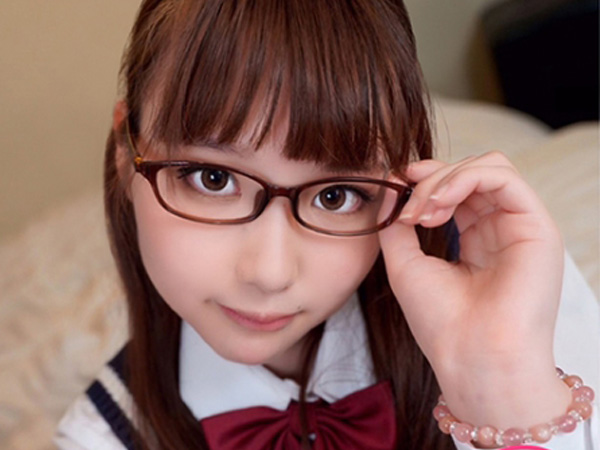 【オタク女子のP活】『もっと奥まで…』メガネっ娘の喘ぎ声がエロすぎる！イラマチオで嬉し泣きする敏感ボディに、オタク女子の隠れた淫乱さが爆発！大人チンポで激しく突かれて、メガネが曇るほど感じまくる！