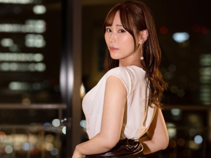 【美熟女との贅沢な夜】高級デートからホテルへ…変態プレイでクリトリスを刺激しまくり！大人の色気たっぷりな一夜♡