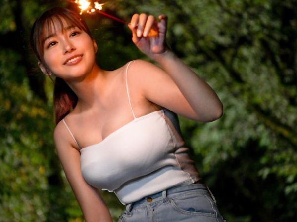 【田舎で禁断の同棲生活】『東京じゃ味わえない…』巨乳女子が田舎で出会った野性的な男とひと夏の情熱的な関係！狭いワンルームで繰り広げられる濃厚なセックスライフ♡