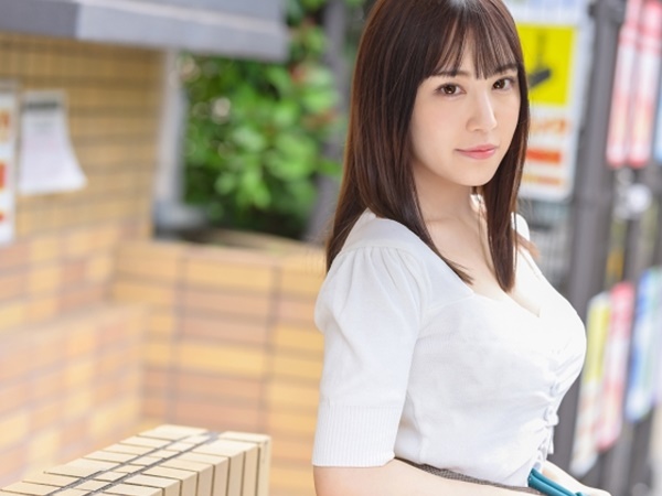 【激カワ美少女の出張サービス】『何でもしちゃうよ♡』素人男性の自宅に現れた萌々ちゃんが、エッチなお願いも神対応！可愛すぎるルックスとご奉仕プレイで男心を鷲掴み！♡