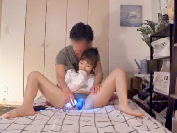 【天真爛漫美少女のヤリ部屋体験】『えっちなことしちゃう？』幼さ残る素人娘をナンパ即ハメ！バックで激しく突かれて、感じまくる姿がたまらない♡連続でイカされちゃう！