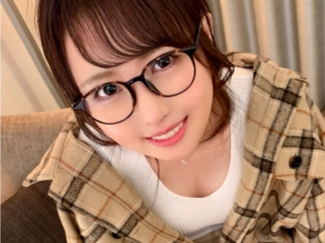 【メガネっ娘バック突き】『奥まで当たってる…！』キュートなメガネ女子がバックで激ピストンされ乱れまくり！パコパコ突かれるたびにメガネが曇る濃厚セックス！