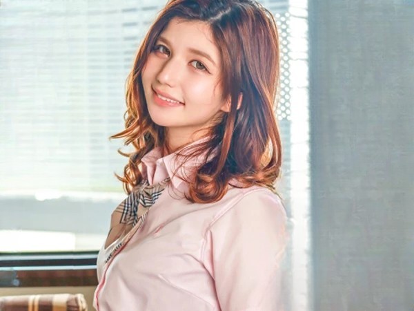 【ハーフ美少女の淫らな秘密】『おじさん、もっと激しく…』エキゾチックな美貌のハーフ娘が、おじさんチンポにメロメロ！甲高い喘ぎ声で感じまくり、ぐちょぐちょオマ○コを激ピストンで開発されちゃう！♡