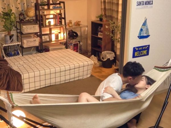 【むちむちボディの清楚系お姉さんを盗撮】甘いキスから始まるイチャラブSEXを隠し撮り！色気たっぷりのお姉さんがエッチなモードに♡むちむちボディを揺らして感じまくる様子をこっそり激写！