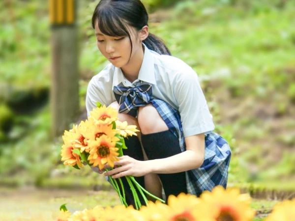 【制服美少女の秘密】『ダメ…声出ちゃう…』ロリっ娘JKが教室でこっそりフェラ抜き♥制服からチラリと覗くスク水姿がエロすぎる!!