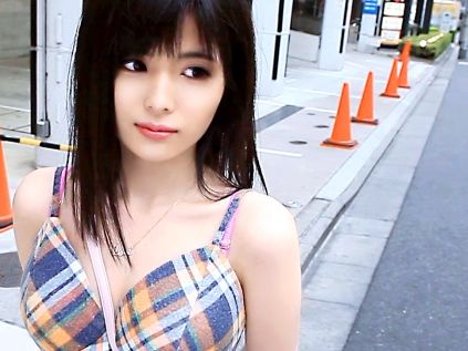 【黒髪スレンダーギャルを背後から即ハメ】『えっ…待って…』超絶美少女が突然の鬼ピストンに戸惑いながらも感じちゃう！色白ボディがエロすぎる！♡